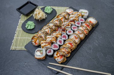 Sushi set - maki sushi ve nigiri suşi farklı.