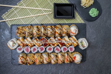 Sushi set - maki sushi ve nigiri suşi farklı.