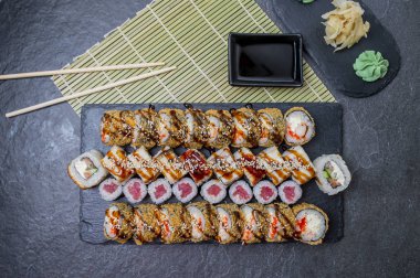 Sushi set - maki sushi ve nigiri suşi farklı.