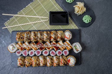 Sushi set - maki sushi ve nigiri suşi farklı.