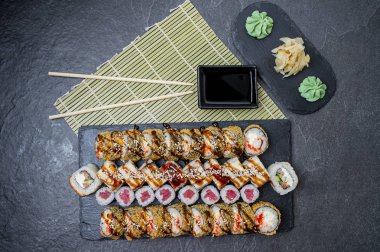 Sushi set - maki sushi ve nigiri suşi farklı.