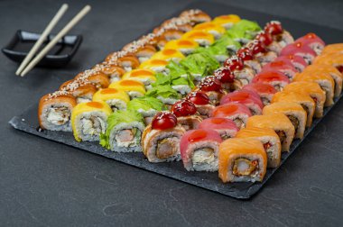 Sushi set - maki sushi ve nigiri suşi farklı.