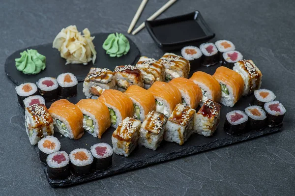 Sushi Set Different Types Maki Sushi Nigiri Sushi — Stock Photo, Image