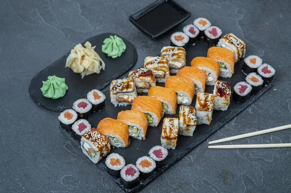 Sushi Set Different Types Maki Sushi Nigiri Sushi — Stock Photo, Image