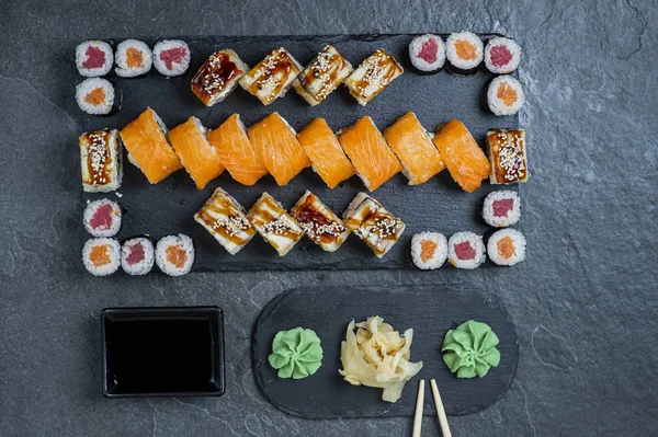 Sushi Set Different Types Maki Sushi Nigiri Sushi — Stock Photo, Image