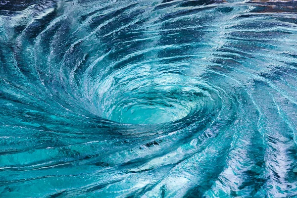 青い水の激しい渦 — ストック写真