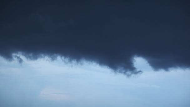 Nubes Con Contraste Oscuro Borde Claro — Vídeo de stock