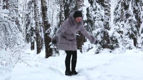 Mujer Joven Aire Libre Diversión Invierno — Vídeos de Stock