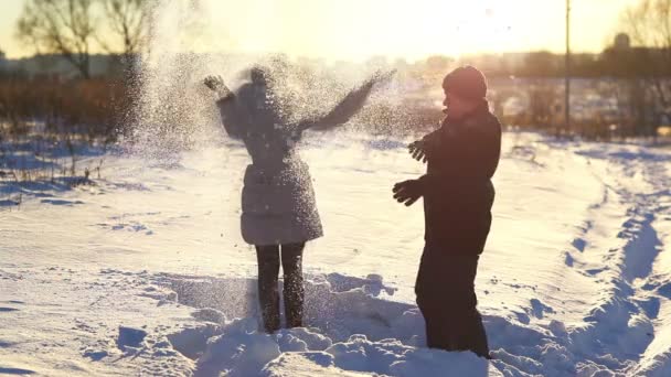 Pareja Joven Aire Libre Invierno Diversión — Vídeos de Stock