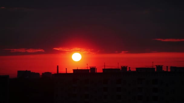 Nascer Sol Vermelho Sobre Cidade — Vídeo de Stock