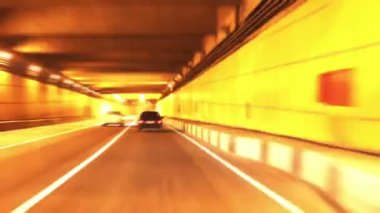 Gece şehir yol. Hızlı hareket efekti.