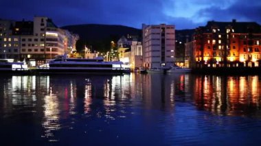 Bergen şehir gece panorama.