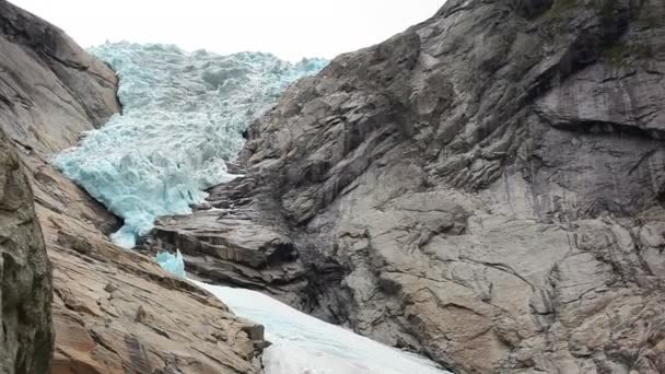 Briksdal Glaciar Close — Vídeo de Stock