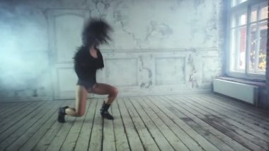 genç seksi kadın dans.