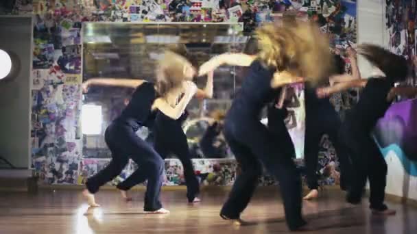 Mujeres Jóvenes Equipo Baile — Vídeos de Stock