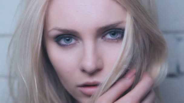 若いモデルの顔のクローズ アップ — ストック動画