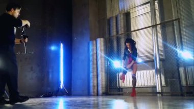 Sahne arkasında video çekim. Hızlı hareket efekti.