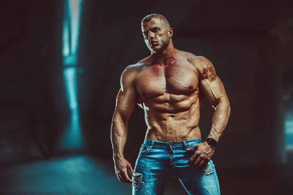 Young Strong Man Bodybuilder Urban Dramatic Background — Stock Photo, Image