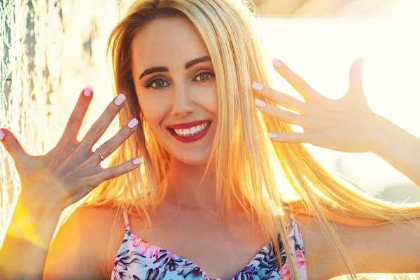 Young Smiling Woman Sunny Outdoors Portrait — Stock Photo, Image