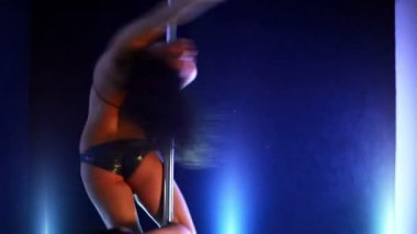 Genç pole dans kadın.