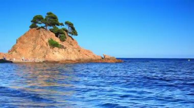 Yaz aylarında ada Sahili.