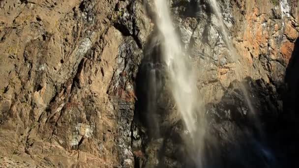 Cachoeira Nas Montanhas Dos Pirenéus — Vídeo de Stock