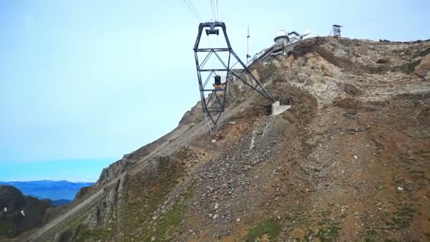 Yaz Aylarında Teleferik Seyahat — Stok video