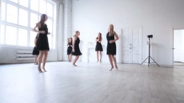 Daha önce dans germe kadın takımı.