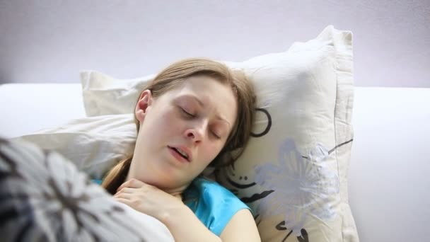 Mujer Joven Enferma Temperatura — Vídeo de stock