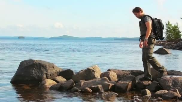 Jóvenes Turistas Costa Del Lago — Vídeo de stock