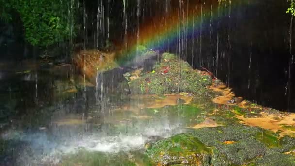 Pequena Cachoeira Arco Íris — Vídeo de Stock