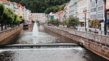 Karlovy Vary çek şehir manzaralı Köprüsü'nden