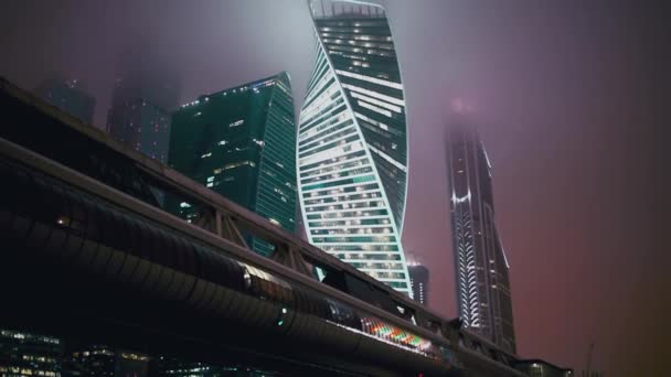 Moscou Cidade Edifícios Modernos Noite Com Neblina — Vídeo de Stock