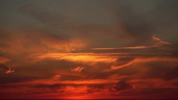 Γρήγορη Κίνηση Κόκκινα Σύννεφα Στο Ηλιοβασίλεμα — Αρχείο Βίντεο