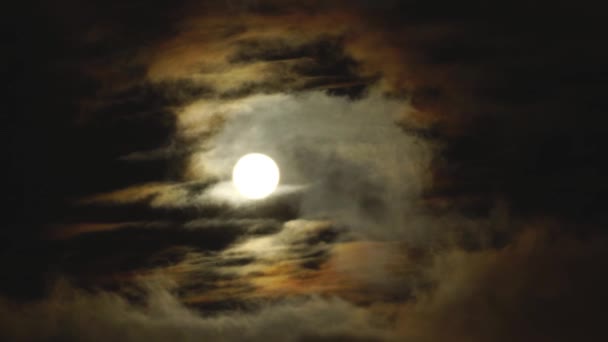 Nuit pleine lune et nuages 