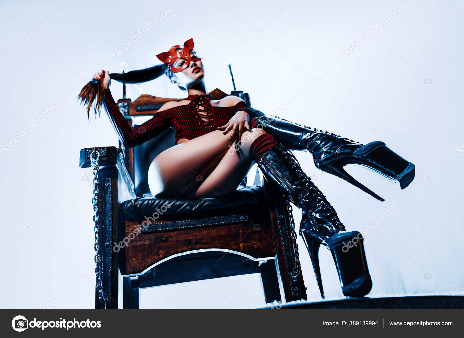 Молодая Сексуальная Азиатка Кожаной Одежде Стиле Bdsm Портрет стоковое фото ©chaoss 389139994