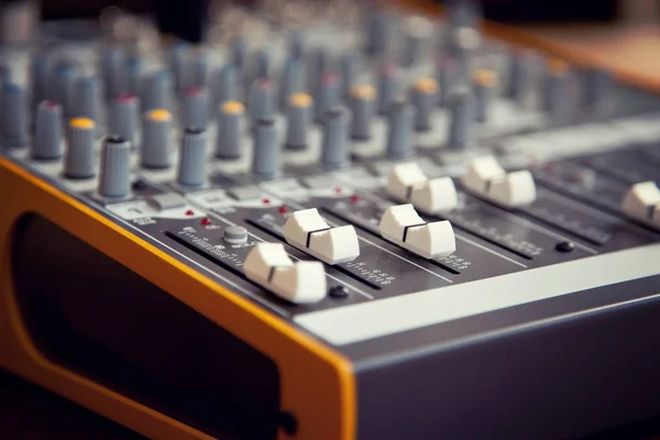 Audio Studio Sound Mixer Equalizador Board Sliders Faders Botões Vista — Fotografia de Stock