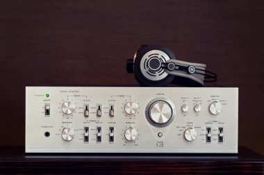 Kulaklıklar açık manzaralı Vintage ses Stereo Amplifikatör