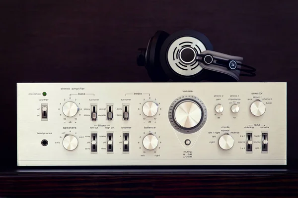 Vintage Audio Stereo Versterker Met Koptelefoon Vooraanzicht — Stockfoto