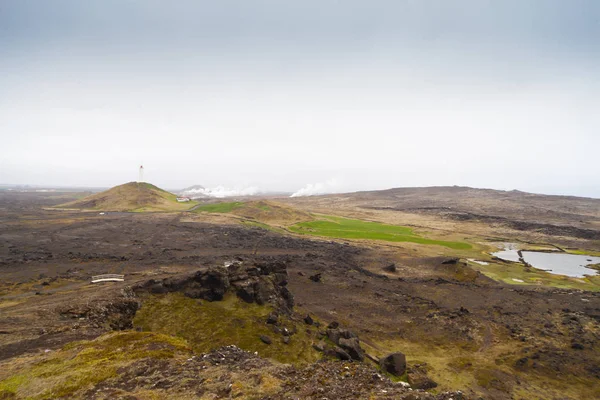 Islandia Faro Reykjanesviti Con Gesers Suelo Volcánico Rocoso Paisaje Cielo —  Fotos de Stock