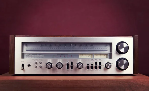 Vintage audio stereo-ontvanger voorpaneel — Stockfoto