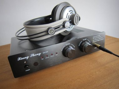 Toronto, Kanada - 01 27 2019: Black Dac Kulaklık amplifikatör ile