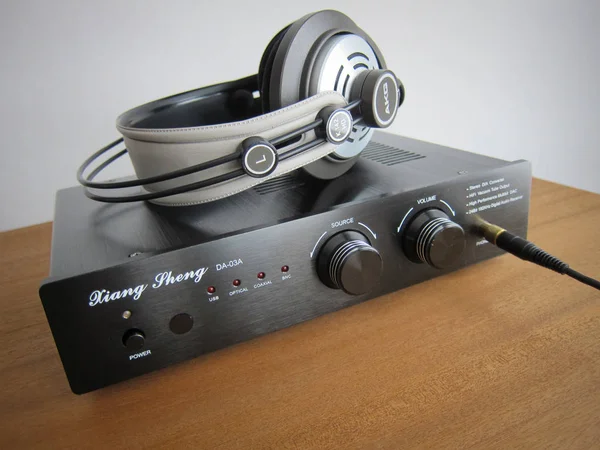 Toronto, Kanada - 01 27 2019: Black Dac Kulaklık amplifikatör ile