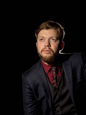 görüntü üzerinde siyah bir adam sakallı bir adamın