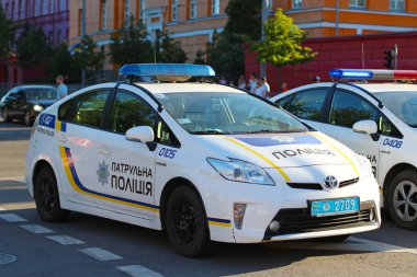 Kiev, Ukrayna - 26 Mayıs 2018: Polis devriye arabaları Uefa Şampiyonlar Ligi Finali günün güvenlik sağlayan Real Madrid vs Liverpool Maç
