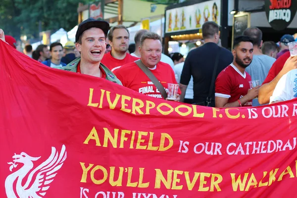 Kyjev Ukrajina Května 2018 Liverpool Fotbaloví Fanoušci Ševčenkově Parku Čeká — Stock fotografie