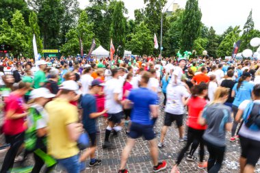 Kiev, Ukrayna - 3 Haziran 2018: Sporcular ve Amatör sokaklarda 26 Kiev kestane sadaka çalıştırmak 2018 sırasında çalıştırma