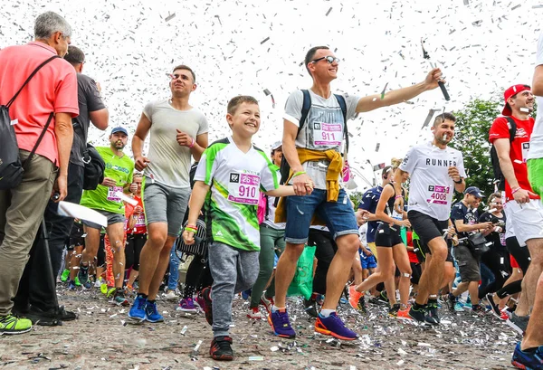 Kyjev Ukrajina Června 2018 Sportovci Rekreanti Běžet Ulicích Během Kyjev — Stock fotografie