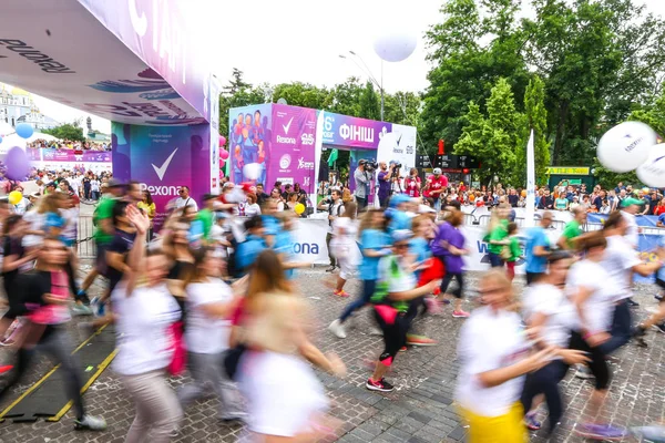 Kiev Ukraina Juni 2018 Idrottare Och Amatörer Som Kör Gatorna Stockbild