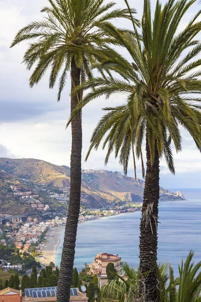 Beaux Paysages Avec Mer Méditerranée Plages Palmiers Vus Taormina Sicile — Photo